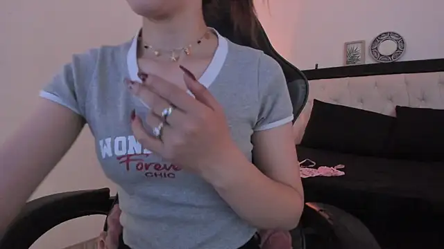 Sara Roades online show from 12/19/25, 07:49