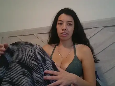 Snapshot of Lucysweets chatting on 10/13/25, 02:18 Lucysweets online show from 10/13/25, 02:18