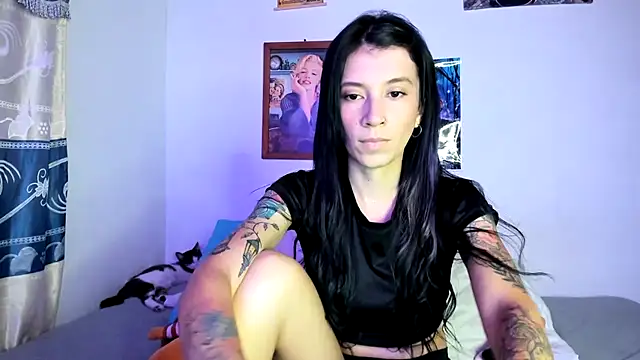 Snapshot of Adeline444 chatting on 10/19/25, 02:47 Adeline444 online show from 10/19/25, 02:47