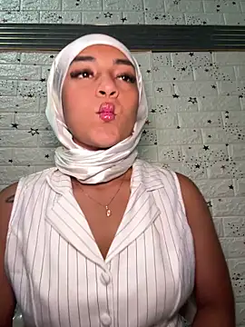 Snapshot of CelestSkyy chatting on 10/28/25, 12:33 CelestSkyy online show from 10/28/25, 12:33