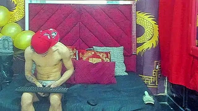 Snapshot of Pride_couple chatting on 01/18/26, 11:19 Pride couple online show from 01/18/26, 11:19