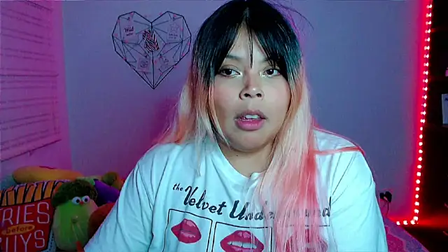 Snapshot of EllieMoonX chatting on 02/03/26, 02:53 EllieMoonX online show from 02/03/26, 02:53