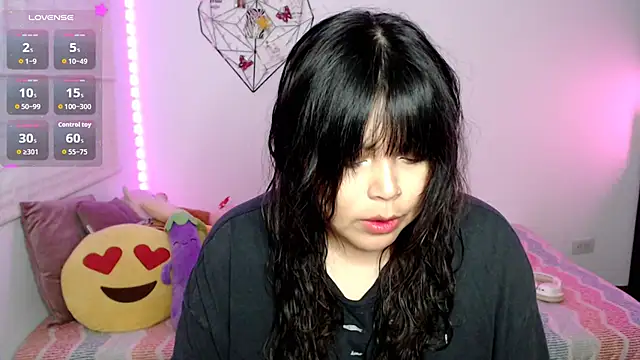 Snapshot of EllieMoonX chatting on 07/17/26, 11:24 EllieMoonX online show from 07/17/26, 11:24