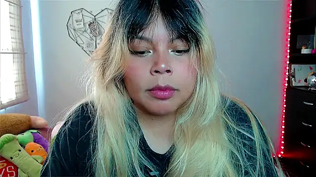 EllieMoonX online show from 11/18/25, 03:15