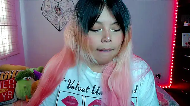 Snapshot of EllieMoonX chatting on 02/02/26, 10:20 EllieMoonX online show from 02/02/26, 10:20