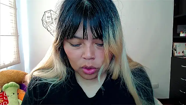 EllieMoonX online show from 12/19/25, 01:13