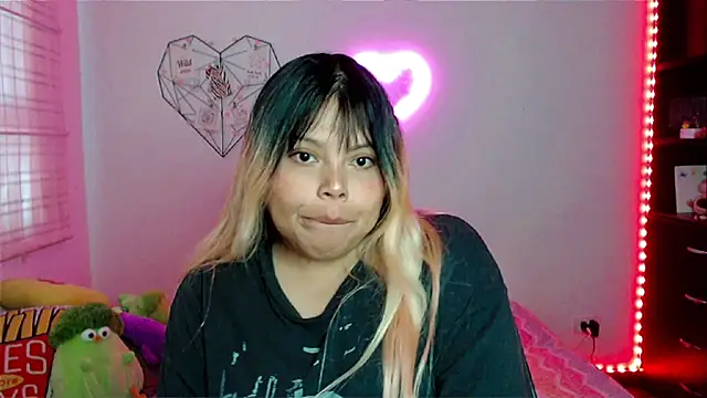 Snapshot of EllieMoonX chatting on 02/19/26, 10:51 EllieMoonX online show from 02/19/26, 10:51