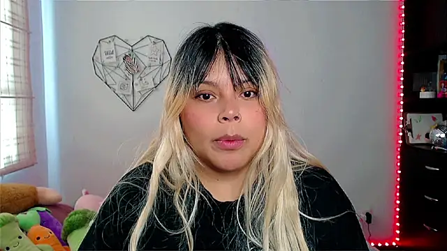 EllieMoonX online show from 11/17/25, 03:05