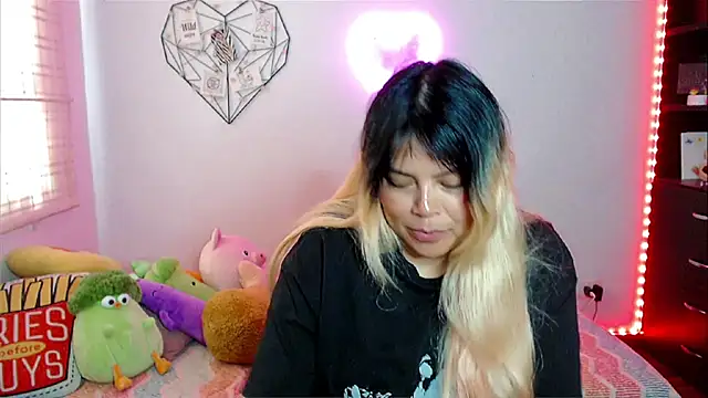 Snapshot of EllieMoonX chatting on 02/27/26, 09:03 EllieMoonX online show from 02/27/26, 09:03