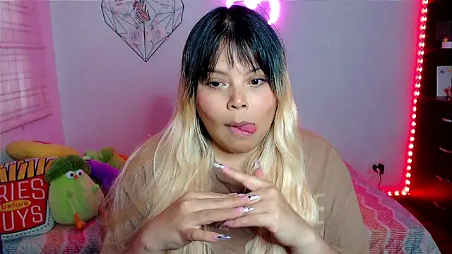 Snapshot of EllieMoonX chatting on 03/03/26, 11:01 EllieMoonX online show from 03/03/26, 11:01