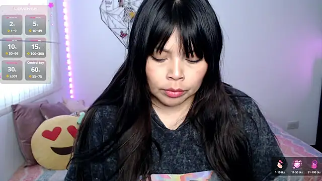 Snapshot of EllieMoonX chatting on 06/18/26, 10:37 EllieMoonX online show from 06/18/26, 10:37