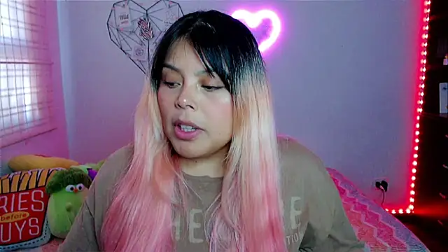 Snapshot of EllieMoonX chatting on 02/04/26, 10:16 EllieMoonX online show from 02/04/26, 10:16