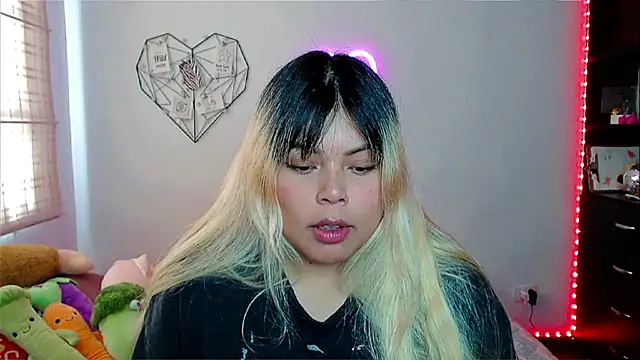 EllieMoonX online show from 11/29/25, 04:51