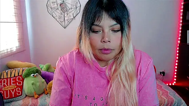 Snapshot of EllieMoonX chatting on 02/17/26, 08:17 EllieMoonX online show from 02/17/26, 08:17