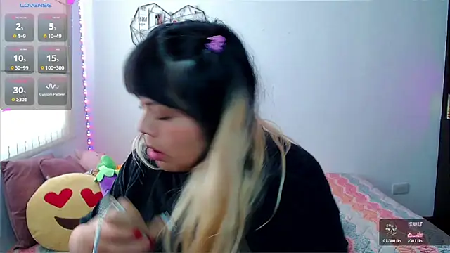 EllieMoonX online show from 05/01/26, 08:03