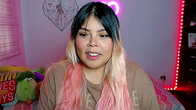 Snapshot of EllieMoonX chatting on 02/09/26, 10:52 EllieMoonX online show from 02/09/26, 10:52