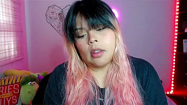 Snapshot of EllieMoonX chatting on 02/01/26, 10:19 EllieMoonX online show from 02/01/26, 10:19