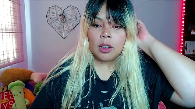 EllieMoonX online show from 12/15/25, 09:42