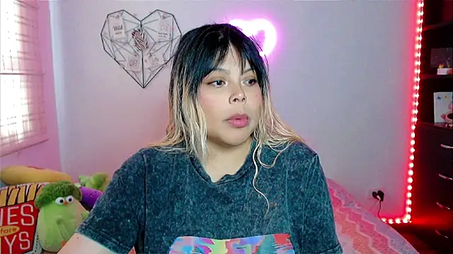 Snapshot of EllieMoonX chatting on 02/20/26, 09:50 EllieMoonX online show from 02/20/26, 09:50