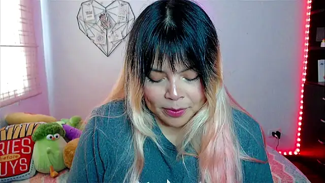 Snapshot of EllieMoonX chatting on 02/11/26, 08:31 EllieMoonX online show from 02/11/26, 08:31