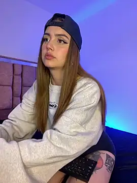 Lucy 699 online show from 10/28/25, 04:57