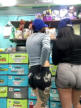 Snapshot of Lucy_699 chatting on 01/18/26, 08:01 Lucy 699 online show from 01/18/26, 08:01