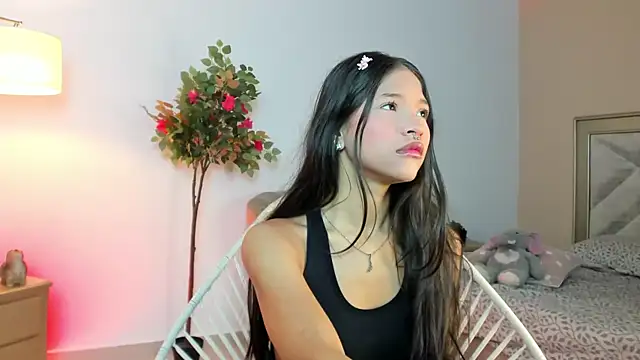 christine  khant online show from 10/11/25, 05:30
