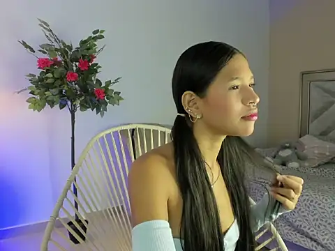 christine  khant online show from 10/16/25, 03:37