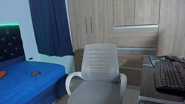Snapshot of elias_ford chatting on 10/19/25, 08:22 elias ford online show from 10/19/25, 08:22