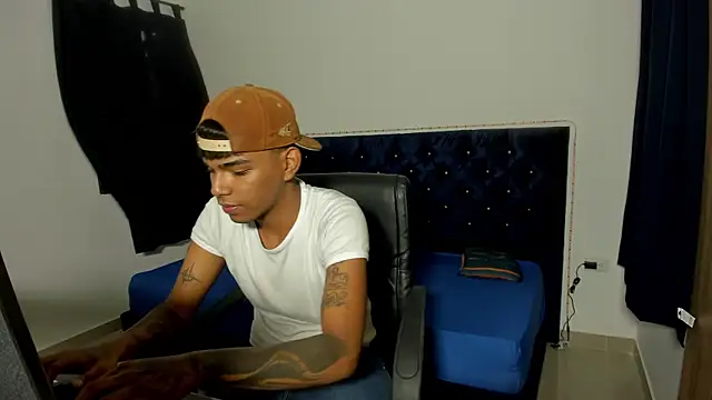 Snapshot of elias_ford chatting on 10/10/25, 07:47 elias ford online show from 10/10/25, 07:47