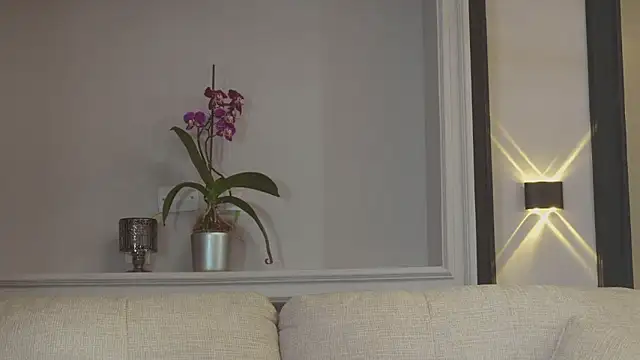 AbrilColls  online show from 04/03/26, 09:10