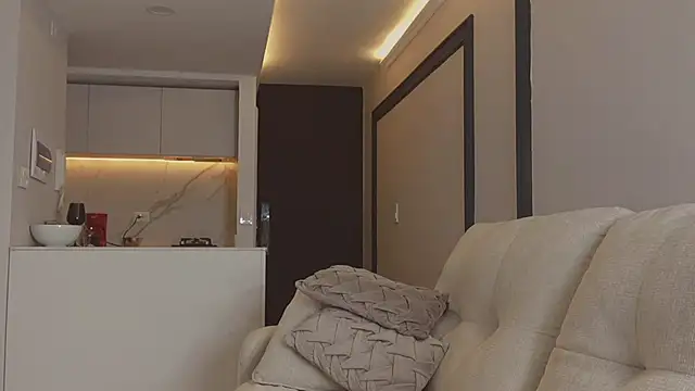 AbrilColls  online show from 11/06/25, 04:27