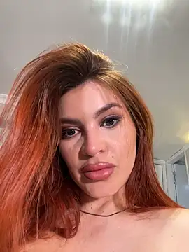Snapshot of AbrilColls_ chatting on 06/06/26, 12:05 AbrilColls online show from 06/06/26, 12:05