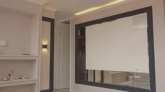 AbrilColls  online show from 10/26/25, 08:20