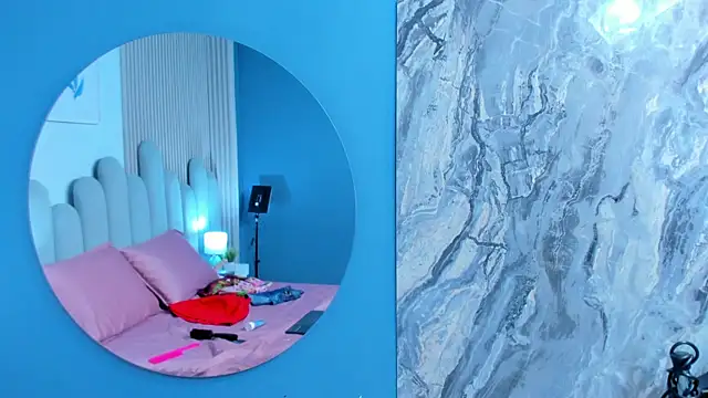 Snapshot of luly_dreams chatting on 04/12/26, 11:57 luly dreams online show from 04/12/26, 11:57