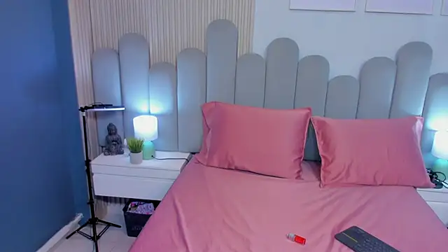 Snapshot of luly_dreams chatting on 04/03/26, 11:49 luly dreams online show from 04/03/26, 11:49