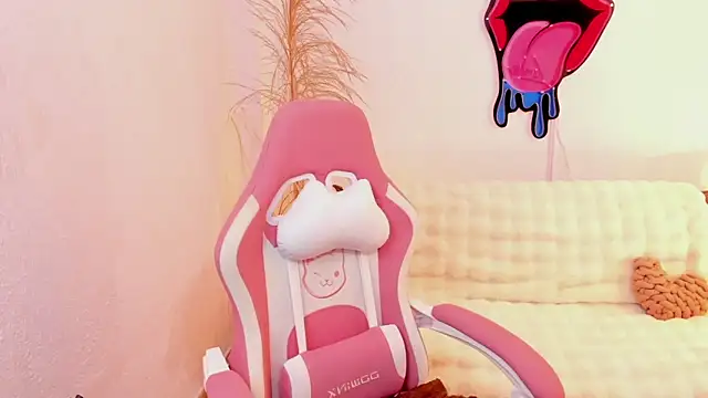 EmmaMyers1 online show from 10/19/25, 12:02