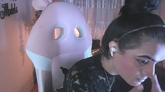 ZAMMIRA online show from 11/25/25, 04:24