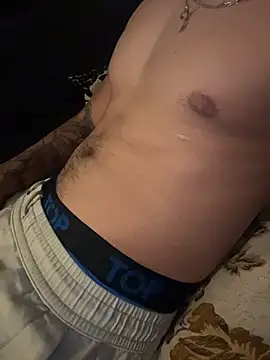 Snapshot of Gmktulon chatting on 10/30/25, 04:00 Gmktulon online show from 10/30/25, 04:00