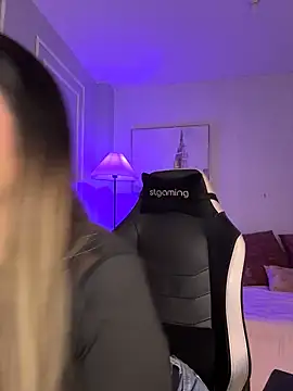 HoneyMollyX online show from 04/12/26, 02:20