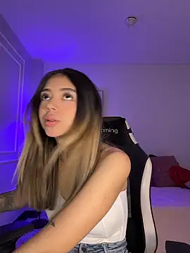 HoneyMollyX online show from 04/15/26, 01:04