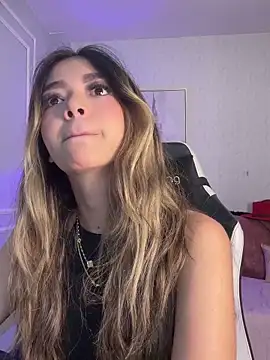 HoneyMollyX online show from 12/21/25, 01:02