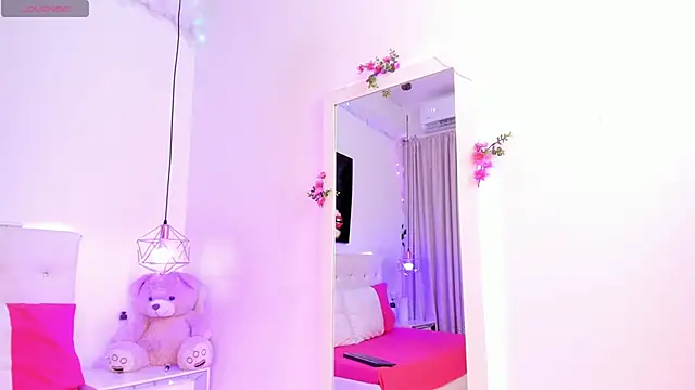 Nara Pink online show from 12/15/25, 02:34