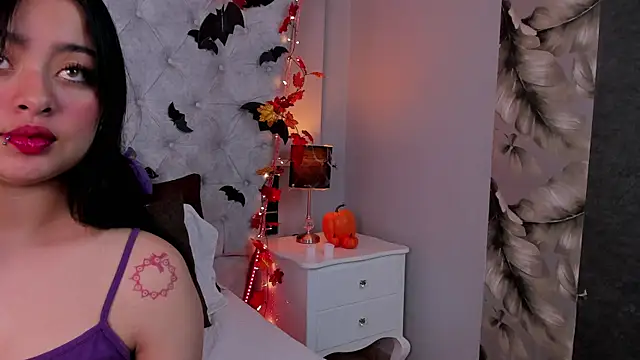 Snapshot of baby_naomy chatting on 10/29/25, 02:27 baby naomy online show from 10/29/25, 02:27