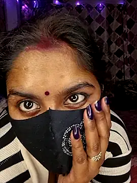 Snapshot of Sweet-Maddlina chatting on 12/22/25, 11:43 Sweet-Maddlina online show from 12/22/25, 11:43