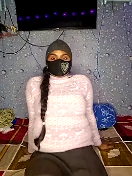 Snapshot of Sweet-Maddlina chatting on 12/21/25, 06:04 Sweet-Maddlina online show from 12/21/25, 06:04