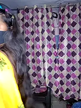 Snapshot of Sweet-Maddlina chatting on 04/15/26, 05:24 Sweet-Maddlina online show from 04/15/26, 05:24