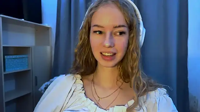 LunaCrave online show from 11/07/25, 07:24