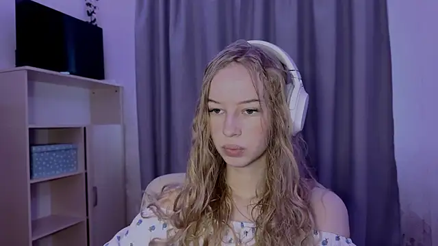 LunaCrave online show from 10/29/25, 11:53