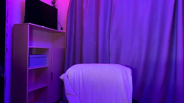 LunaCrave online show from 11/27/25, 02:39